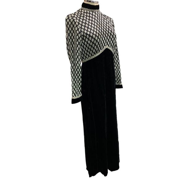 Small Vintage 1970s Black Velvet Metallic Dot Gown Long Fitted Bodice - Picture 9 of 9